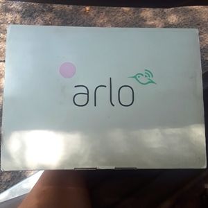 Arlo Essential bundle